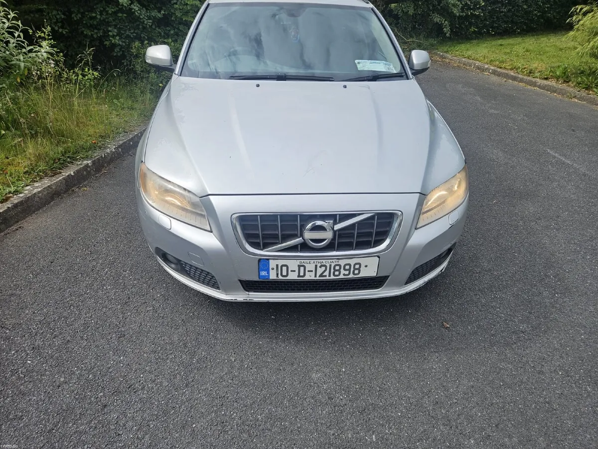 Volvo V70 2010 - Image 1