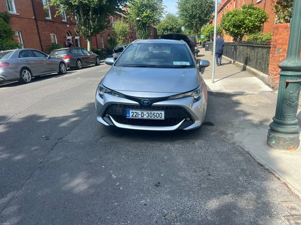 Toyota Corolla hybrid estate - Image 1