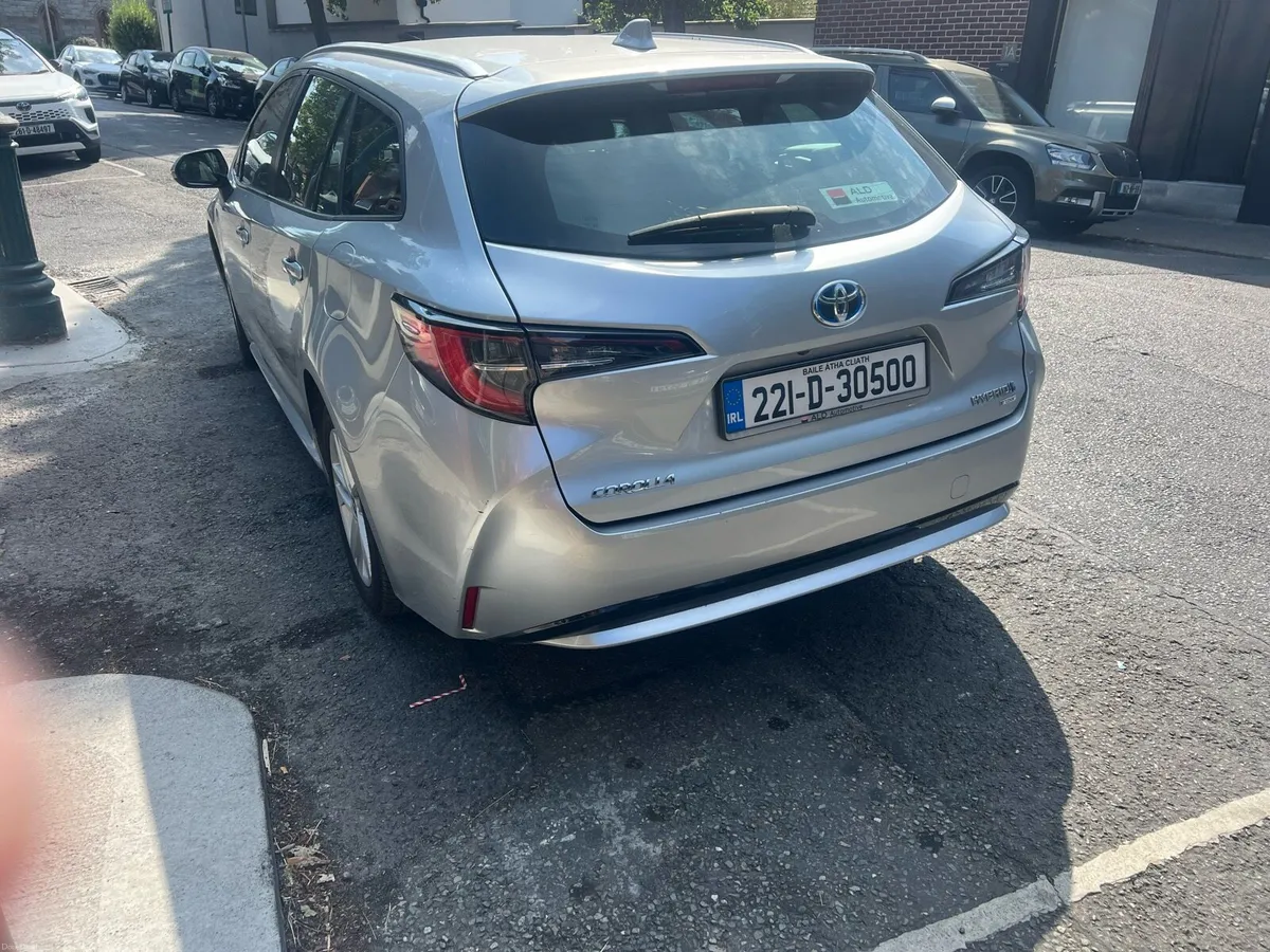 Toyota Corolla hybrid estate - Image 3