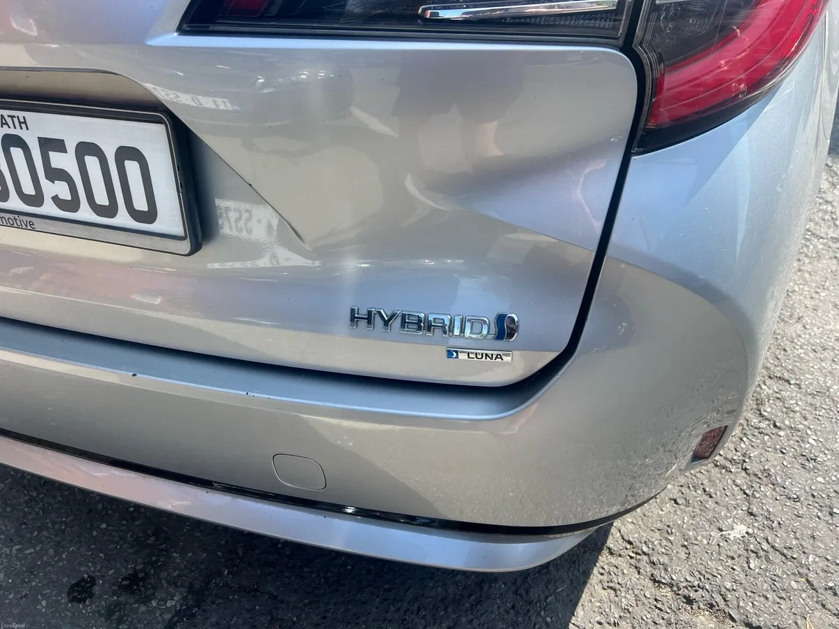Toyota Corolla hybrid estate - Image 4