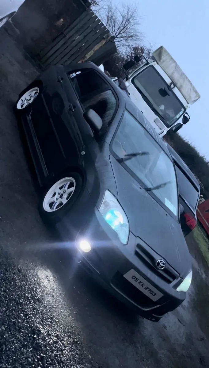 2005 Toyota Corolla - Image 3