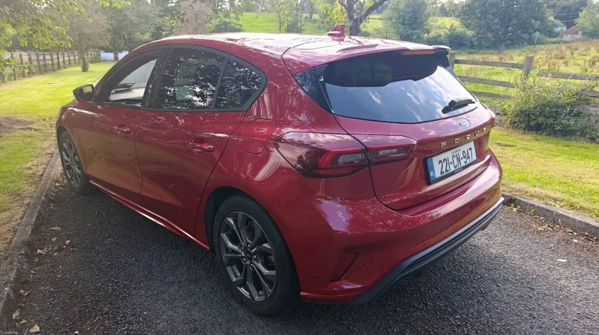 2022 Ford Focus Stline - Image 6
