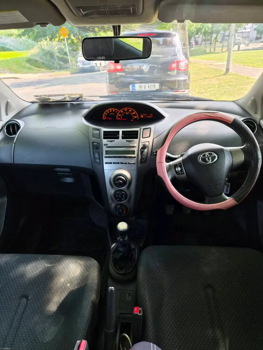Toyota Yaris 2010 - Image 4