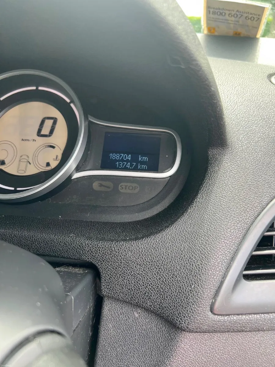 Renault Fluence 2011 - Image 3