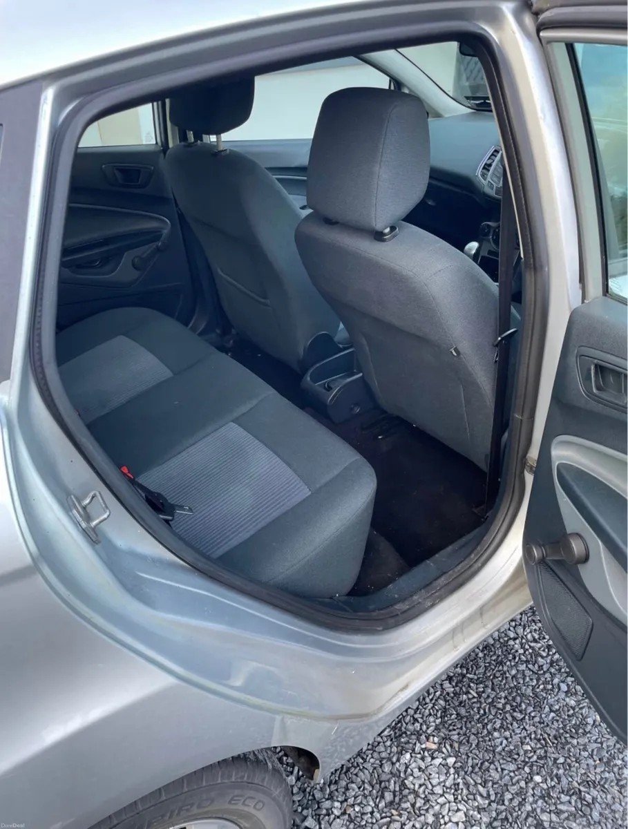 Ford Fiesta 2011 - Image 3