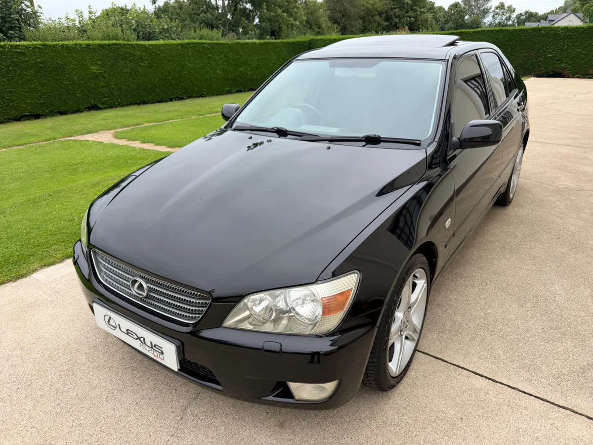 2001 LEXUS IS200 SE - Image 3