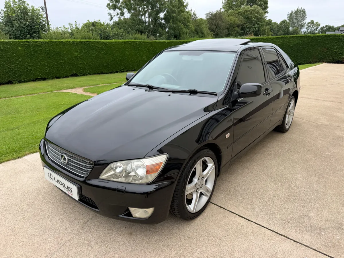 2001 LEXUS IS200 SE - Image 1