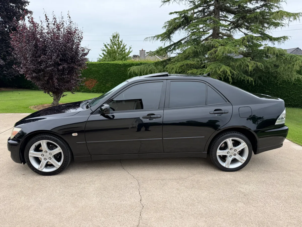 2001 LEXUS IS200 SE | SUNROOF | PRIVACY GLASS - Image 4