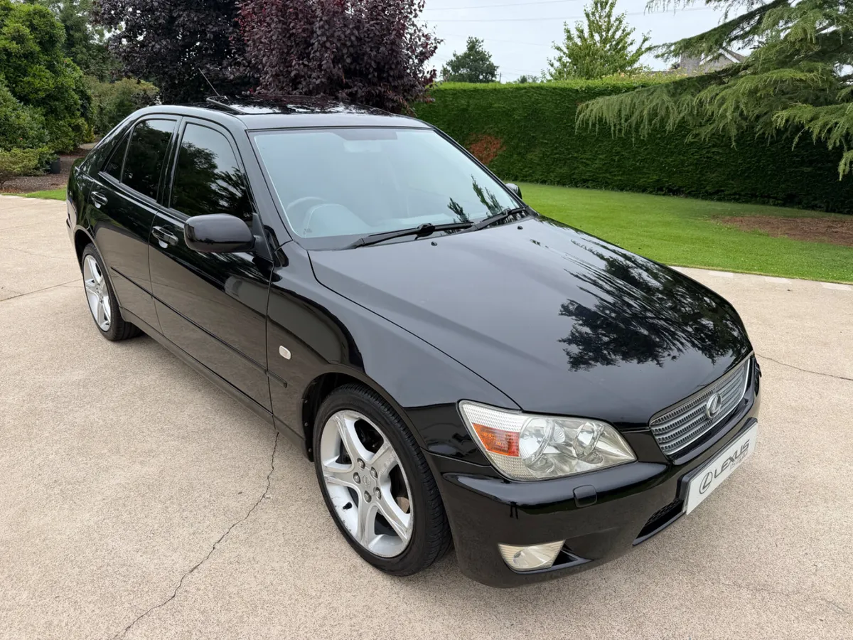 2001 LEXUS IS200 SE | SUNROOF | PRIVACY GLASS - Image 3