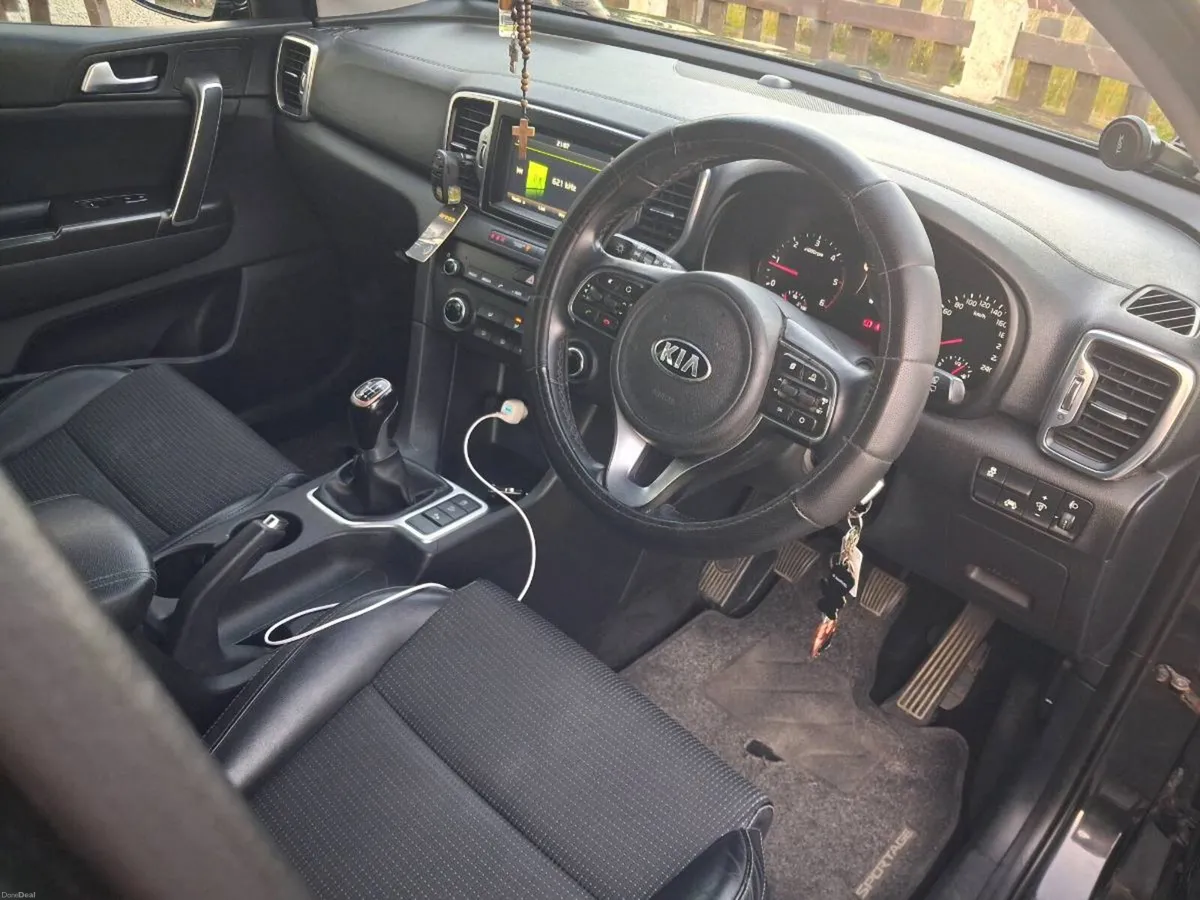Car - Image 5