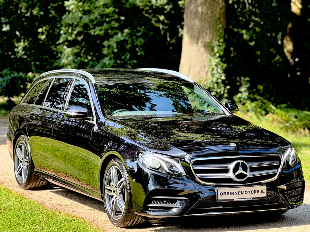 E220 AMG LINE ESTATE * LOW KMS * - Image 2