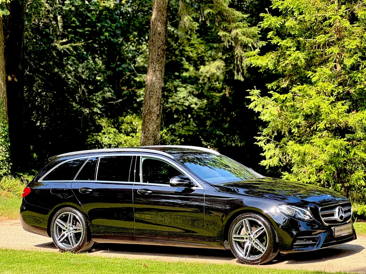 E220 AMG LINE ESTATE * LOW KMS * - Image 4
