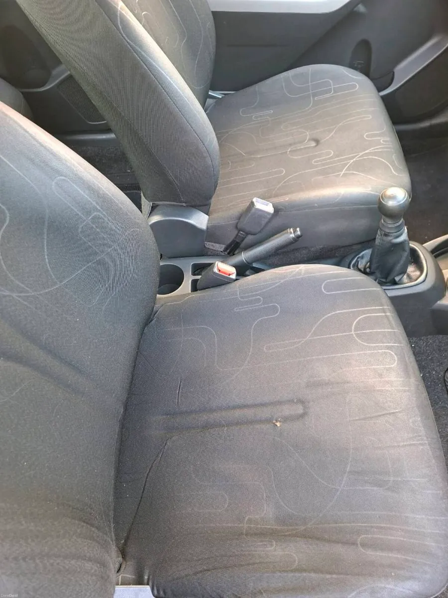 Toyota Yaris - Image 2