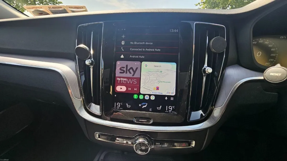 2020 Volvo V60 D3 MOMENTUM 5DR - Image 5