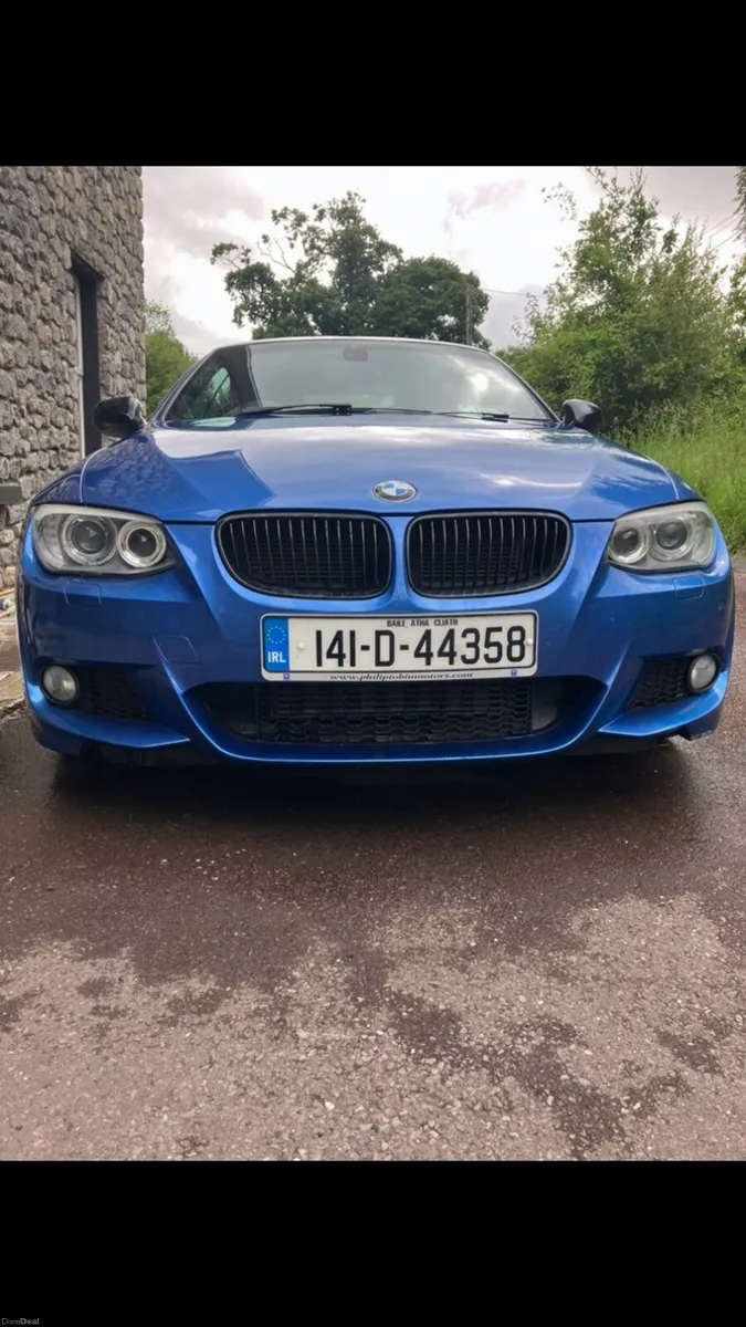 BMW 320 convertible Lci m sport - Image 4