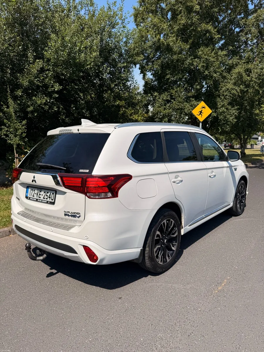 2017 Mitsubishi Outlander 200BHP Plug in Hybrid - Image 5