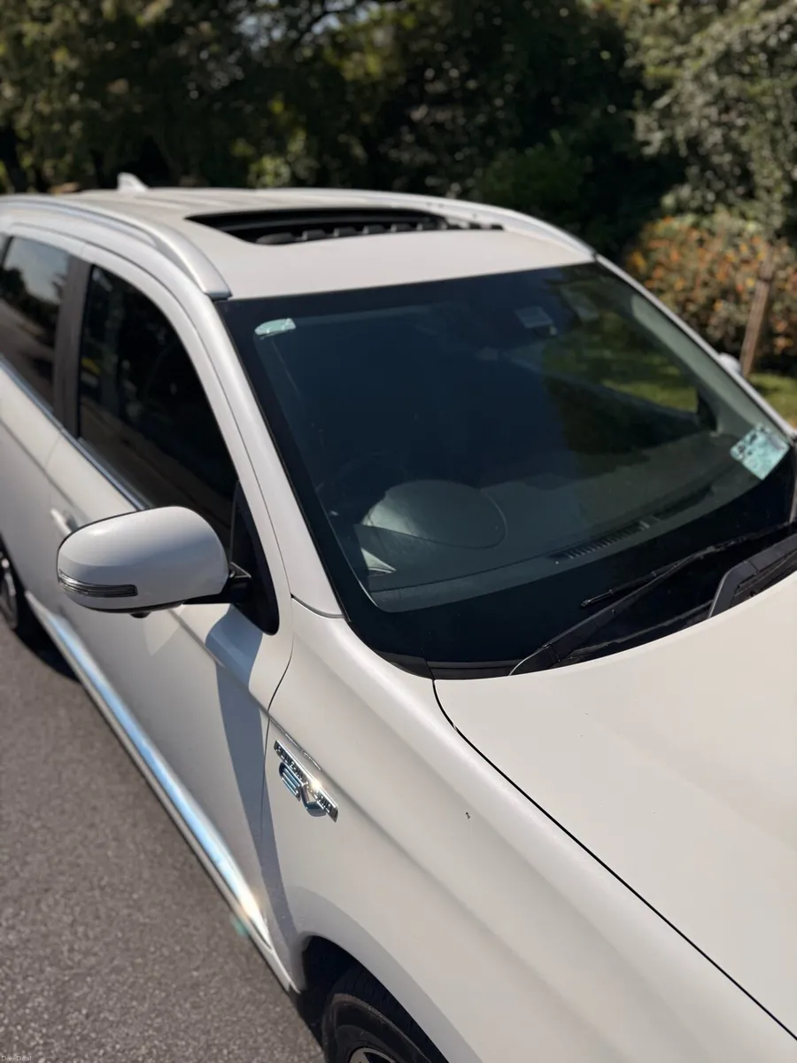 2017 Mitsubishi Outlander 200BHP Plug in Hybrid - Image 6