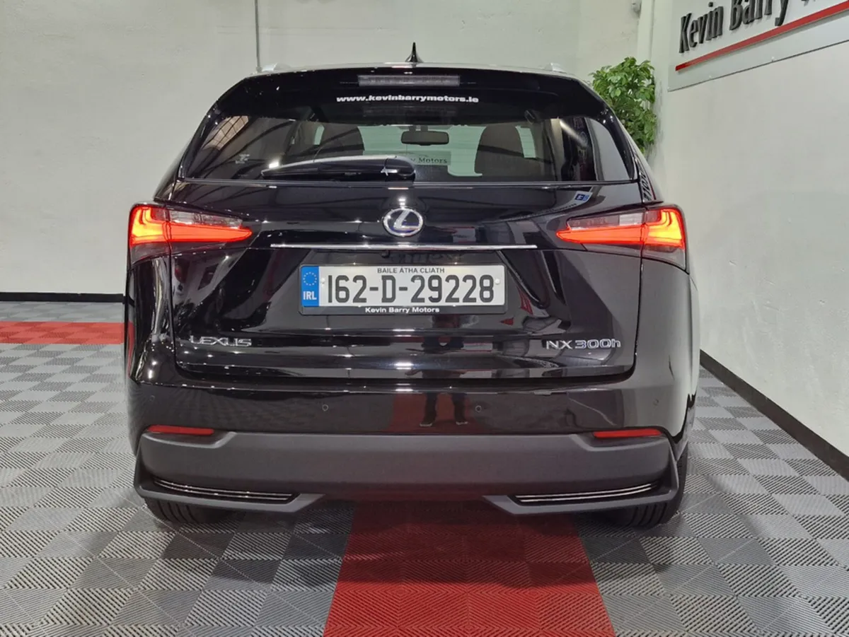 Lexus NX 2.5 HYBRID LUXURY 4WD AUTOMATIC - Image 3