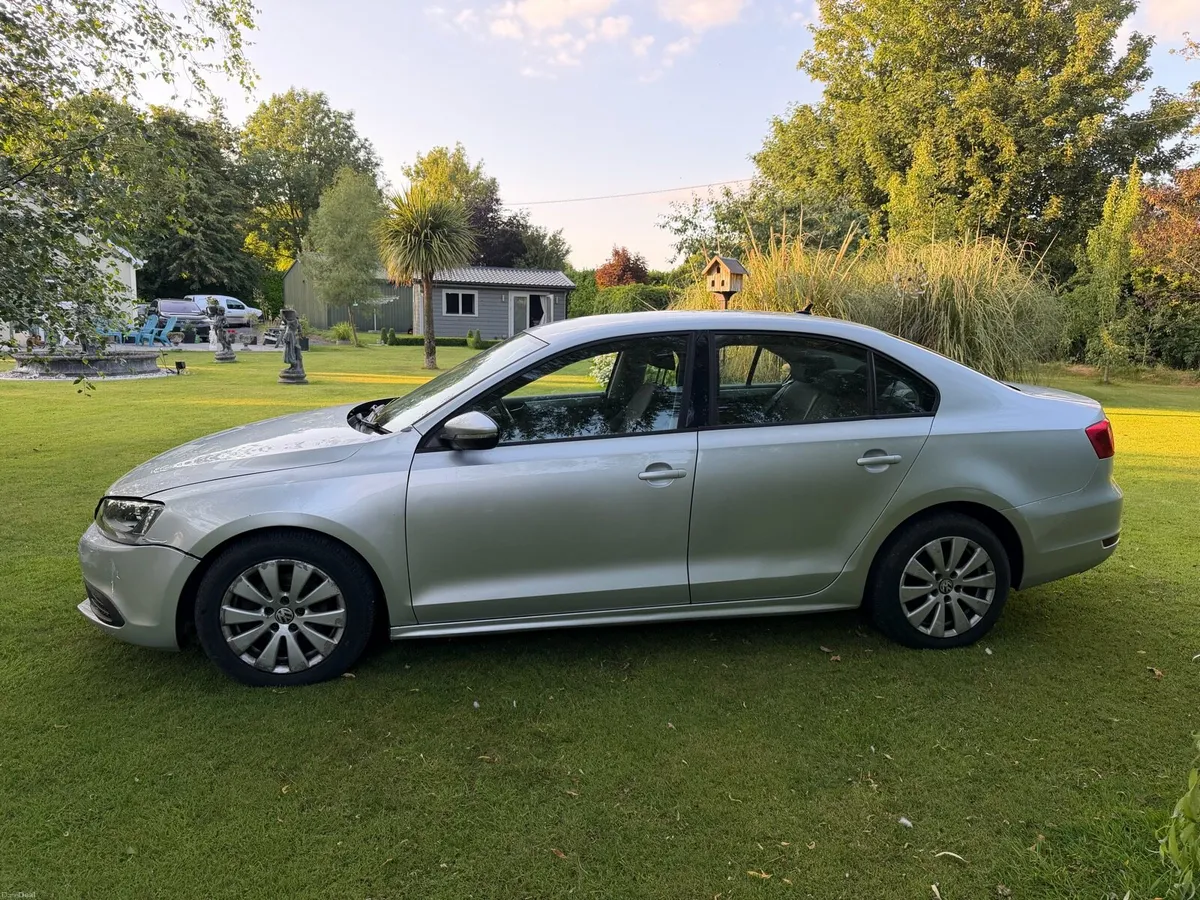 12 Volkswagen Jetta 1.6 Tdi Automatic - Image 6