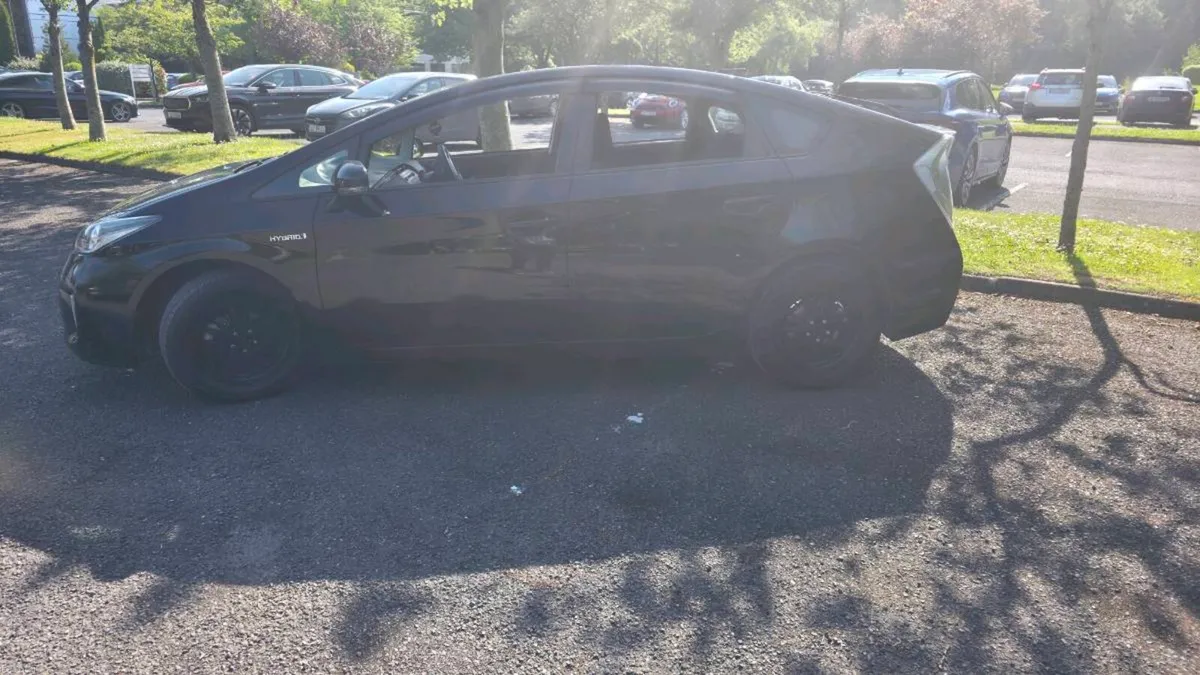 Toyota prius 2015 - Image 3