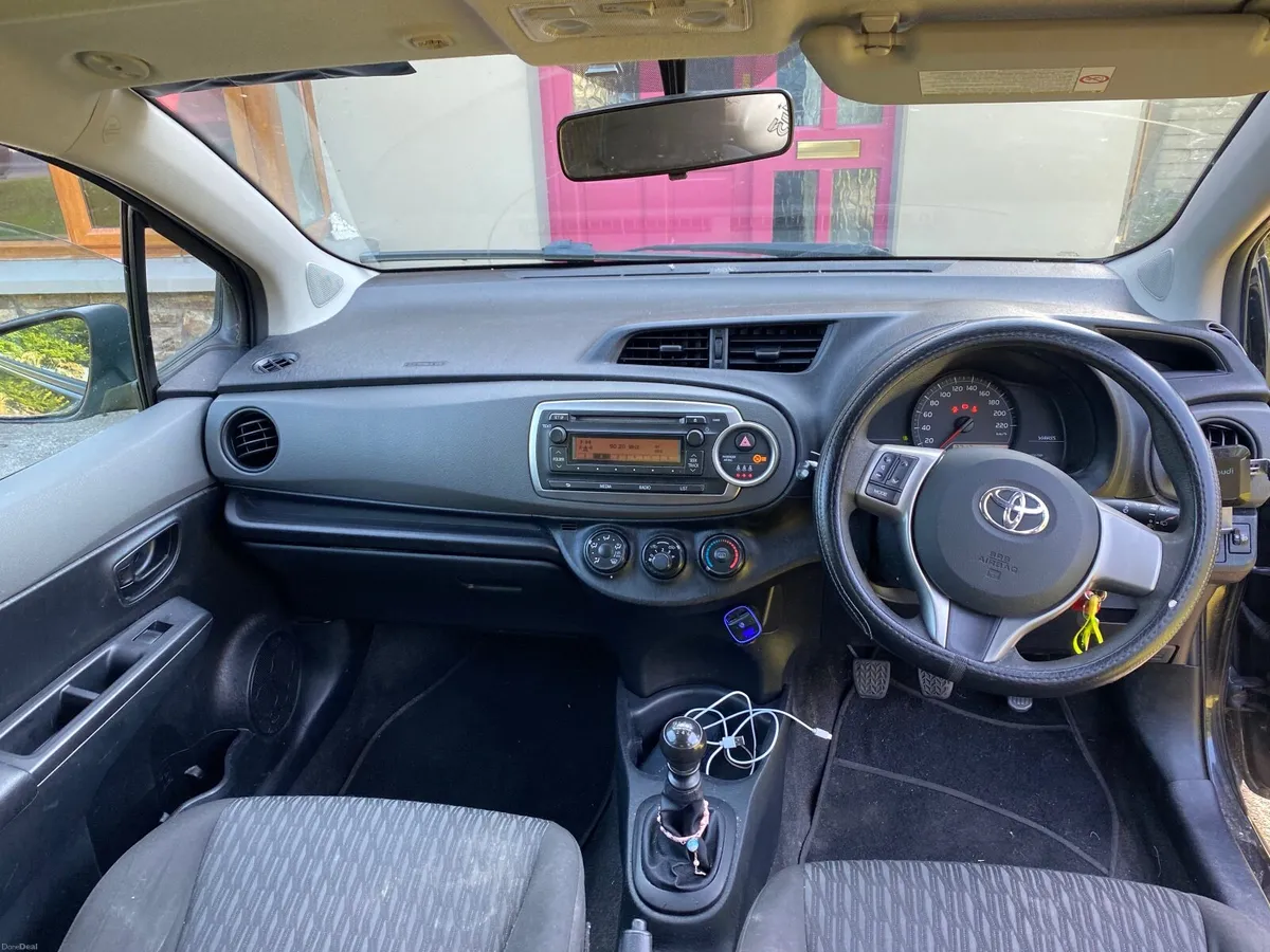 Toyota Yaris 2013 - Image 4