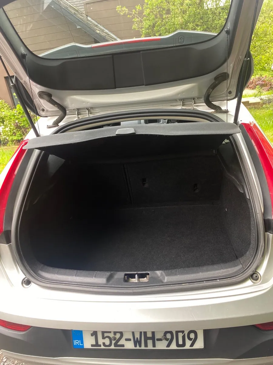 Volvo V40 2015 - Image 4