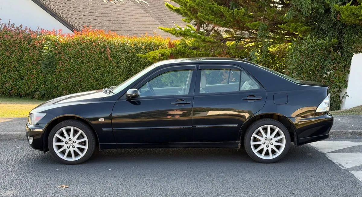 Lexus IS200 Sport Design -  Manual & Irish Reg - Image 2