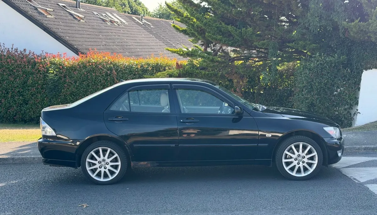 Lexus IS200 Sport Design -  Manual & Irish Reg - Image 4