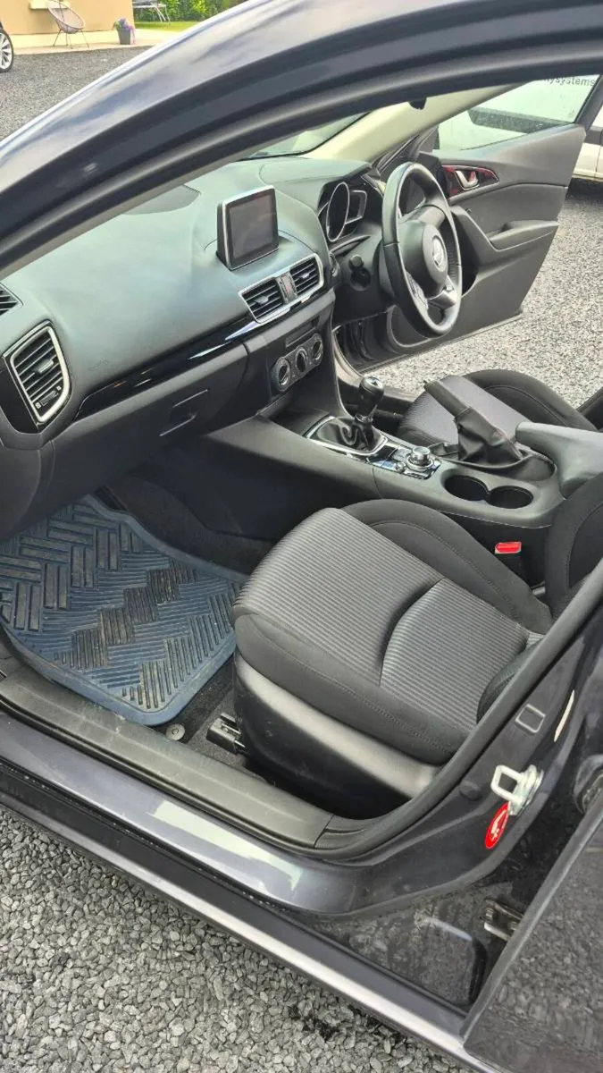 2014 mazda 3 low km - Image 2
