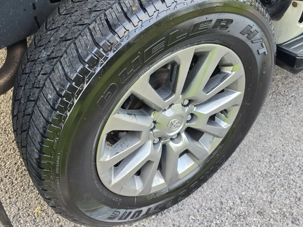 Toyota Land Cruiser 2018 prado 7 seater - Image 5