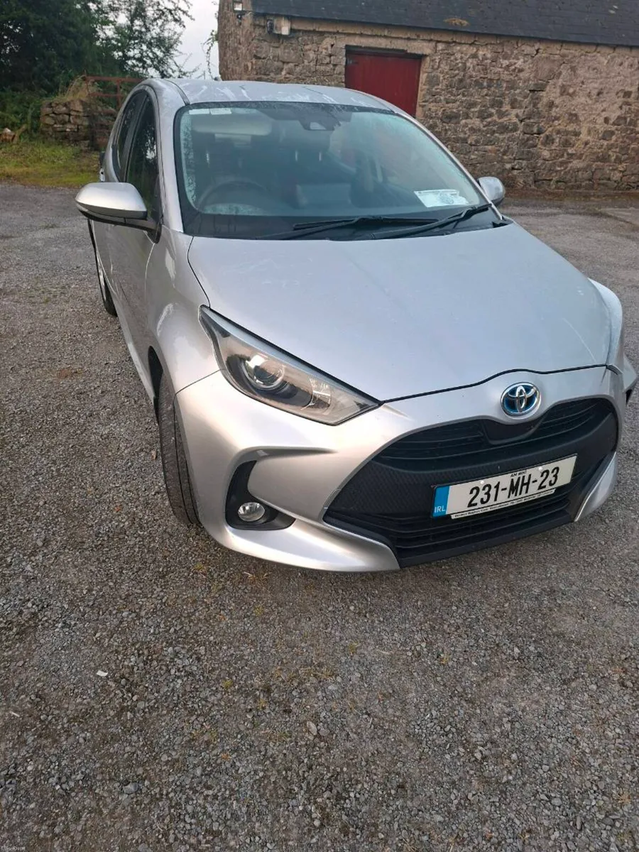 Toyota Yaris Hybrid - Image 2
