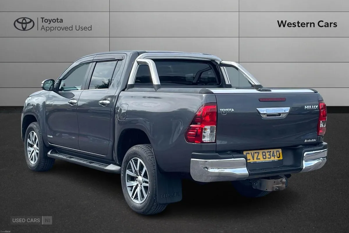 Toyota Hilux 2.4 D-4D Invincible 4WD Euro 6 (s/s) - Image 2