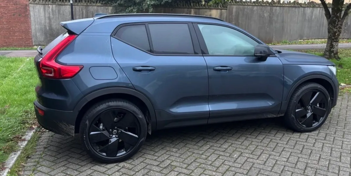 2026 Volvo EX 40( BLACK PACK) DEMIN BLUE - Image 2