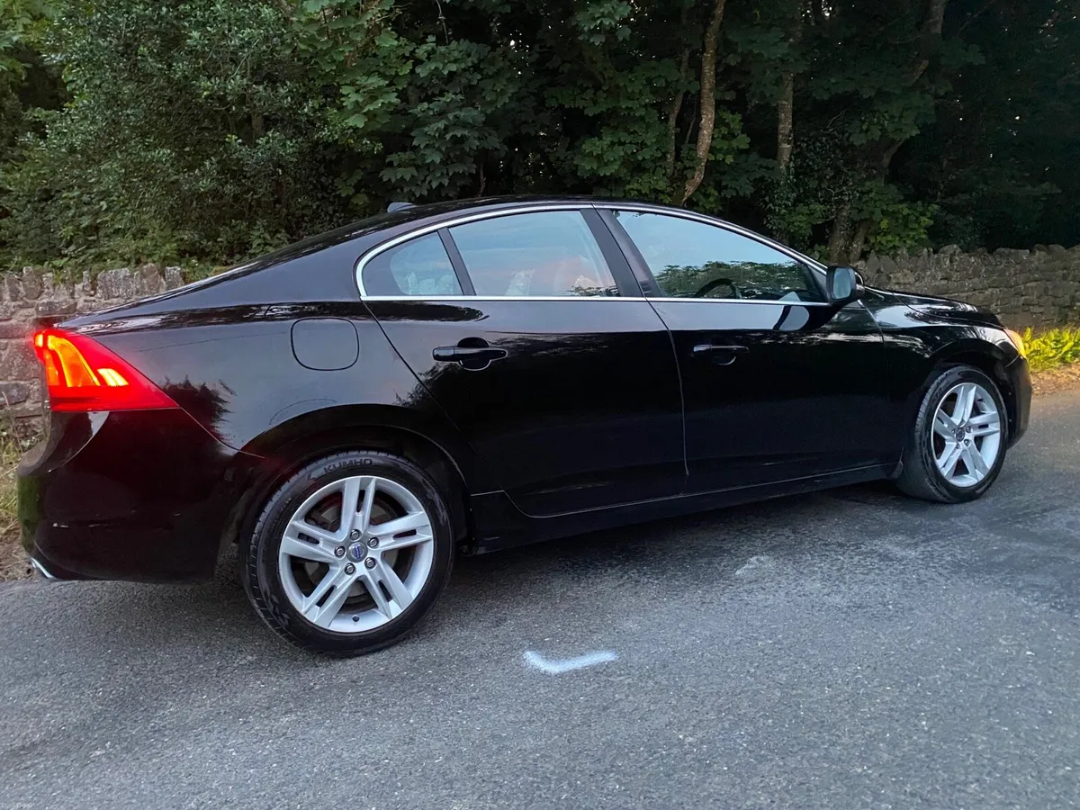 V O L V O—S60 EXECUTIVE AS NEW FULL HISTORY - Image 2