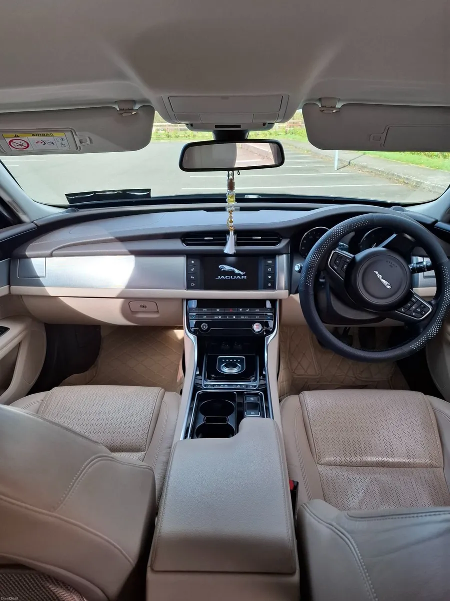 Jaguar XF 2017 - Image 2
