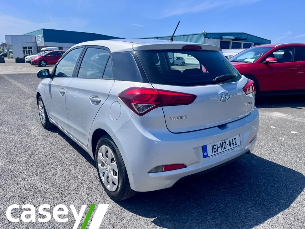 Hyundai i20 PETROL CLASSIC 5DR - Image 2