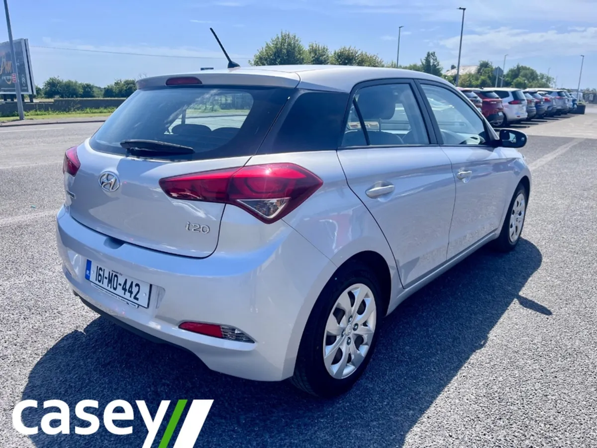 Hyundai i20 PETROL CLASSIC 5DR - Image 4