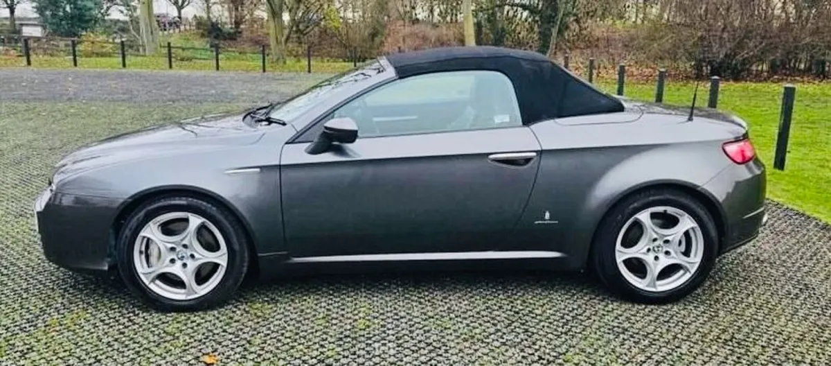 Alfa Romeo Spider 2,2 JTS  Stunning Cabrio Low VRT - Image 2