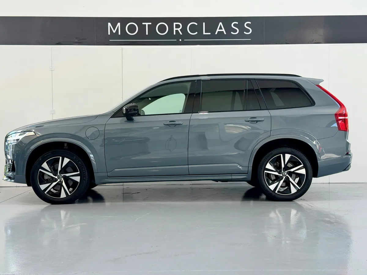 2022 Volvo XC90 R Design Auto 7 Seater - Image 4