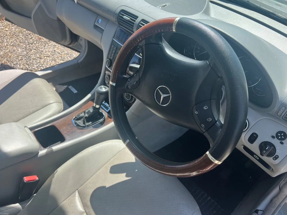 Mercedes-Benz C-Class 2007 - Image 4
