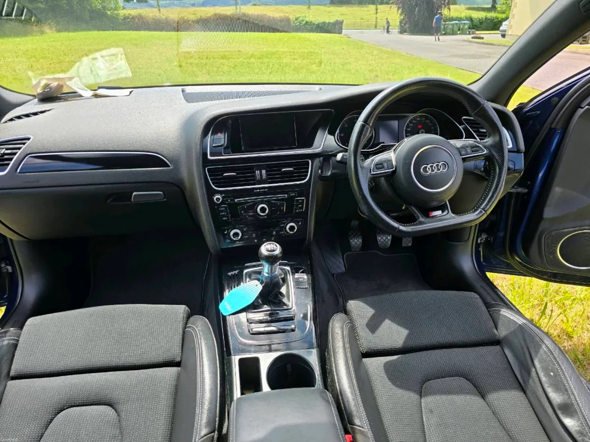 Audi A4 S line black edition 2 L Diesel - Image 6