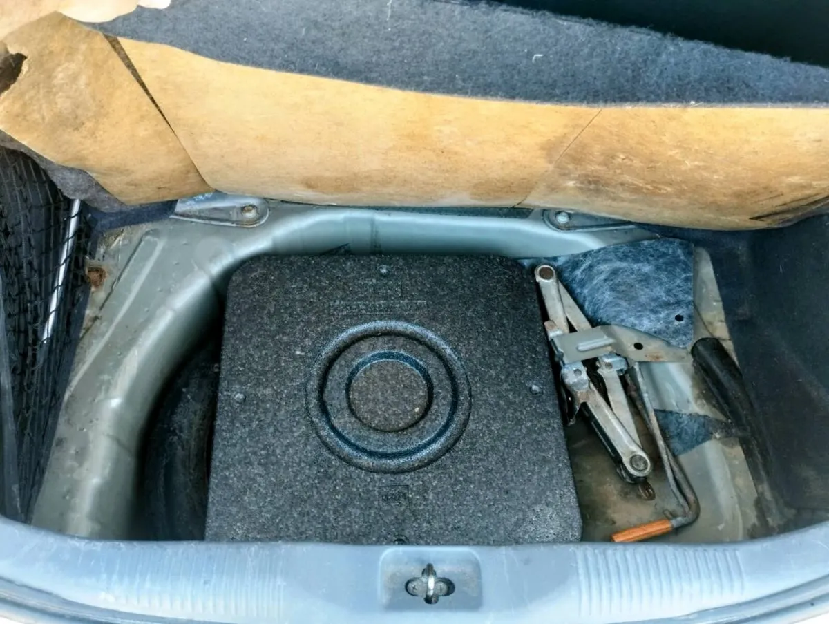 Car - Image 6