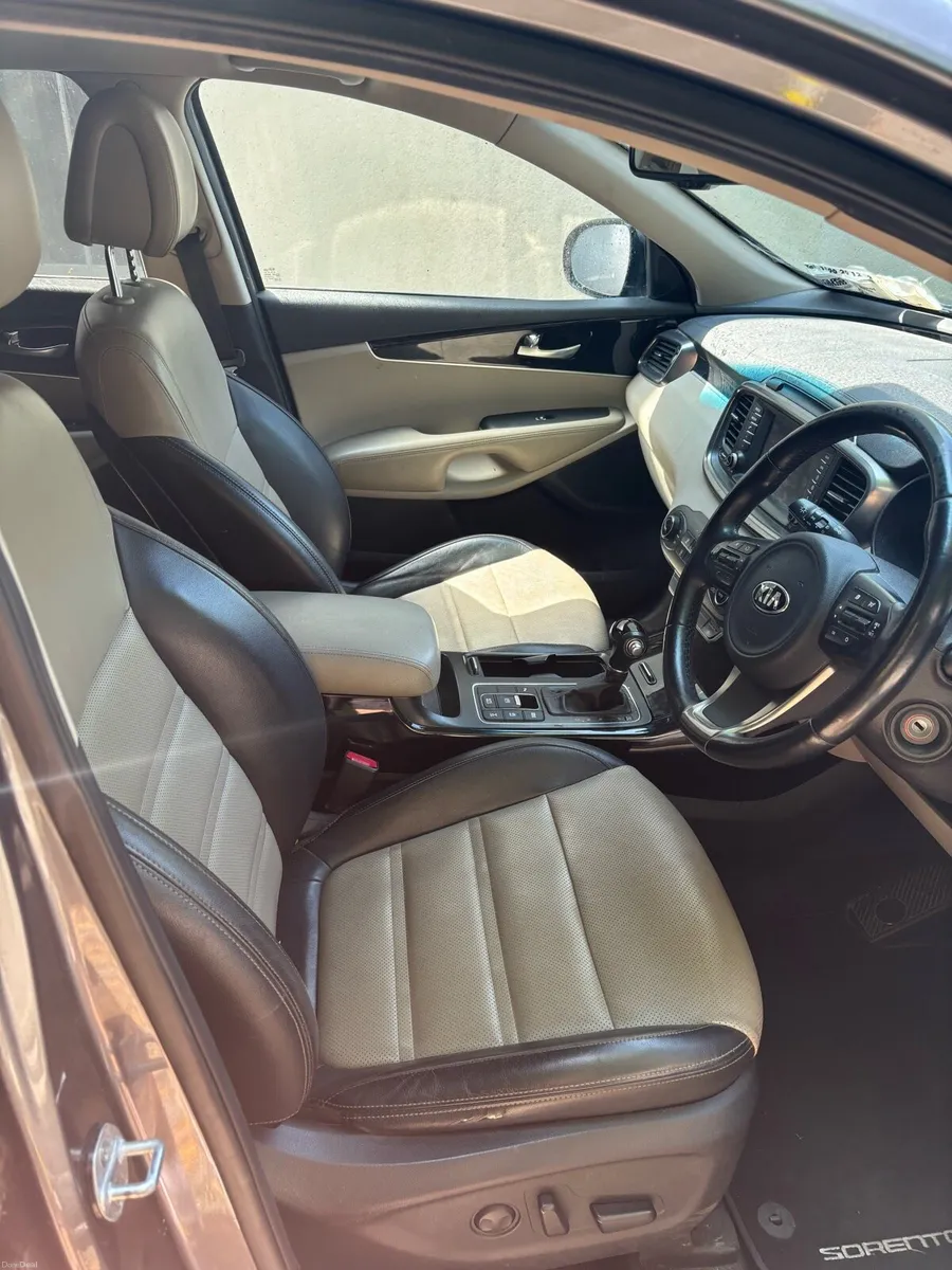 2016 Kia Sorrento 2.2 Automatic - 7 Seater - Image 4