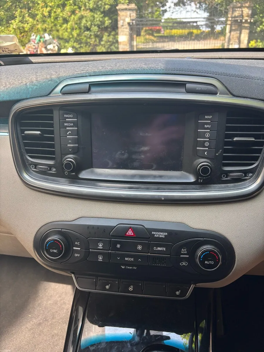 2016 Kia Sorrento 2.2 Automatic - 7 Seater - Image 6