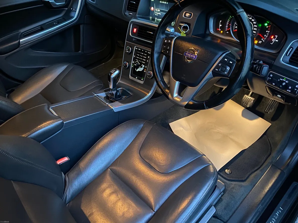 V O L V O—S60 EXECUTIVE AS NEW FULL HISTORY - Image 4
