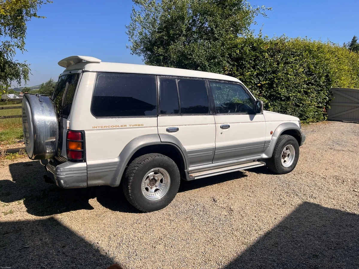 Mitsubishi Pajero 4x4 Vintage - Image 6