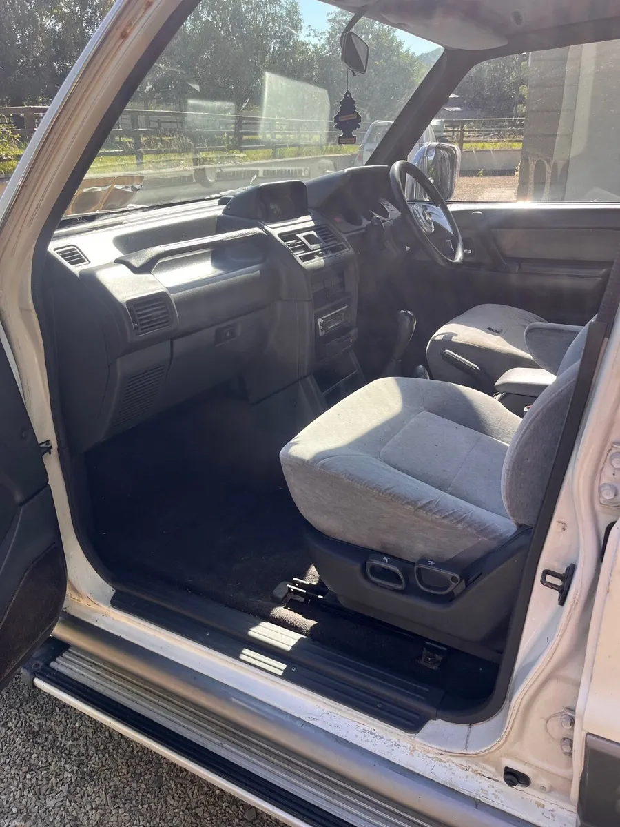 Mitsubishi Pajero 4x4 Vintage - Image 3