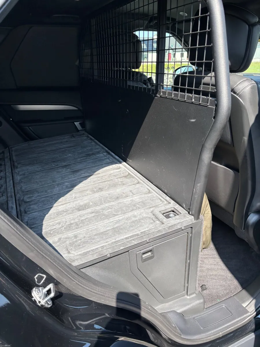 Land Rover Discovery 2025 - Image 6