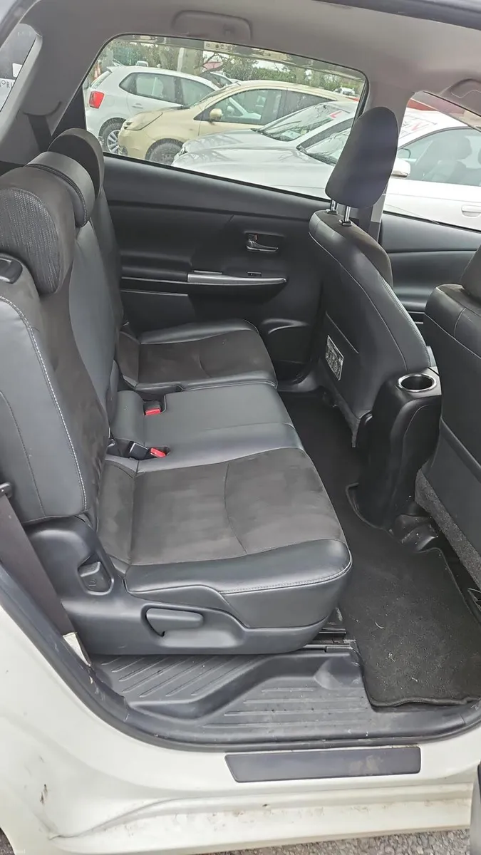 Toyota Prius 2015 low mileage push start - Image 6