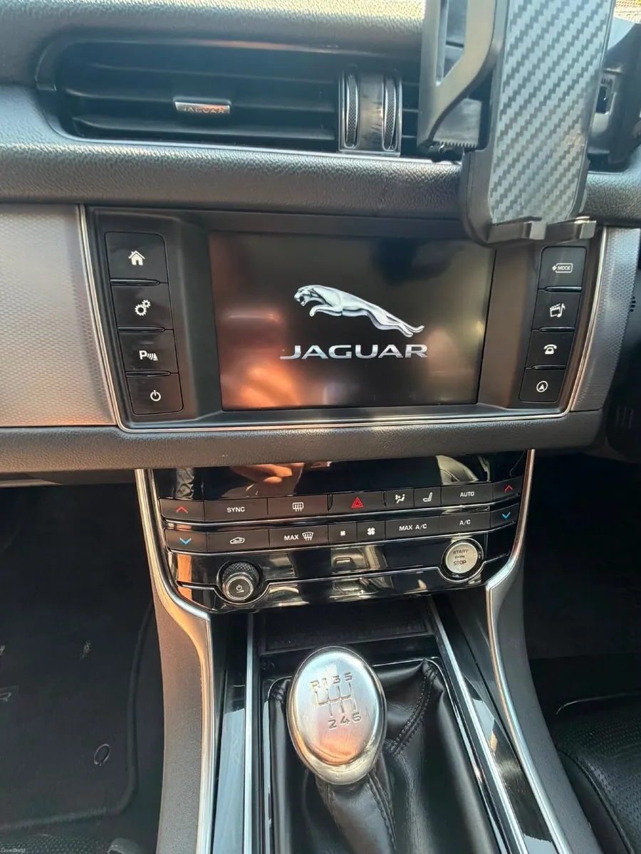 Jaguar XF 2017 - Image 5